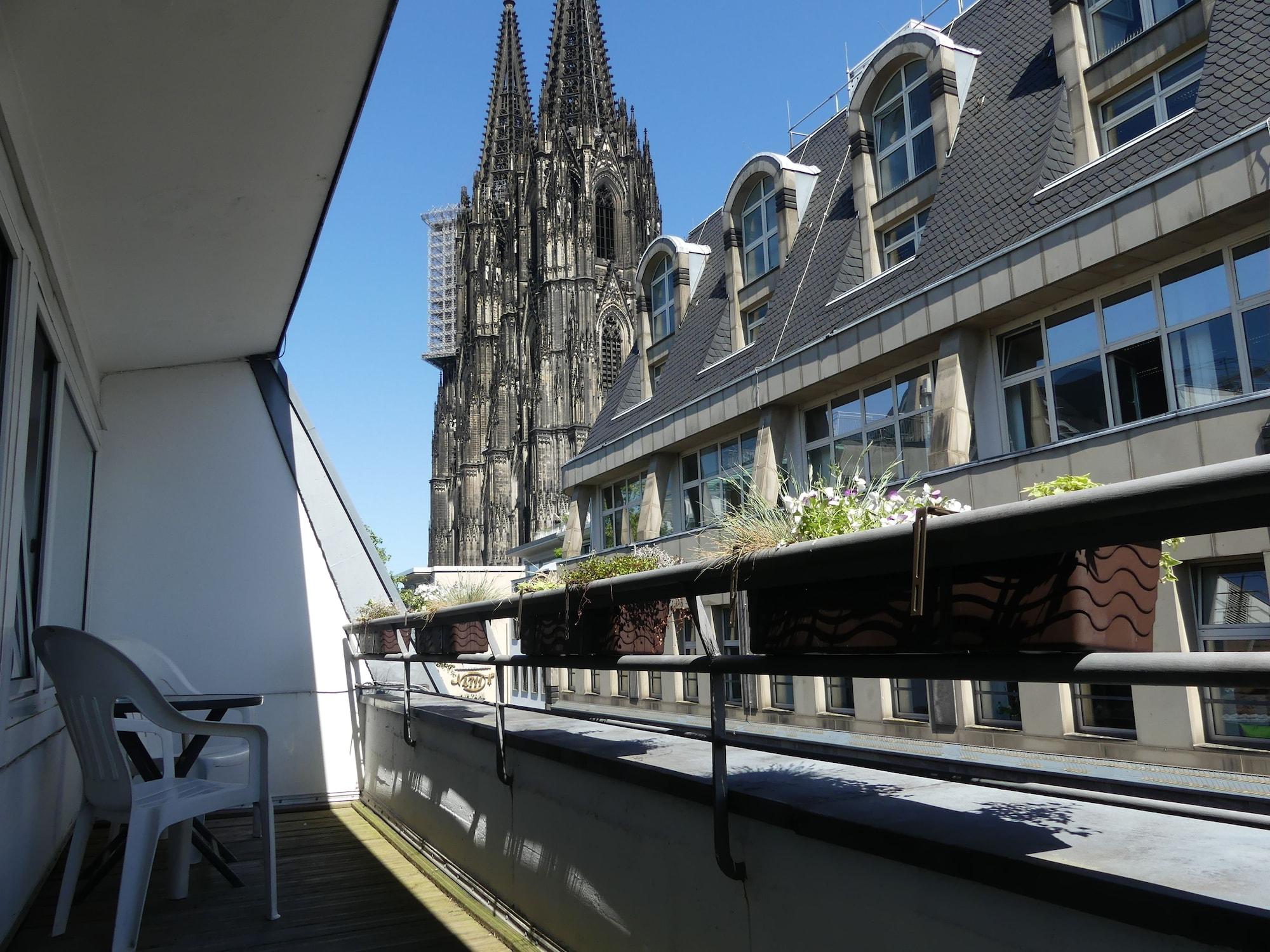 Callas Am Dom Keulen Buitenkant foto